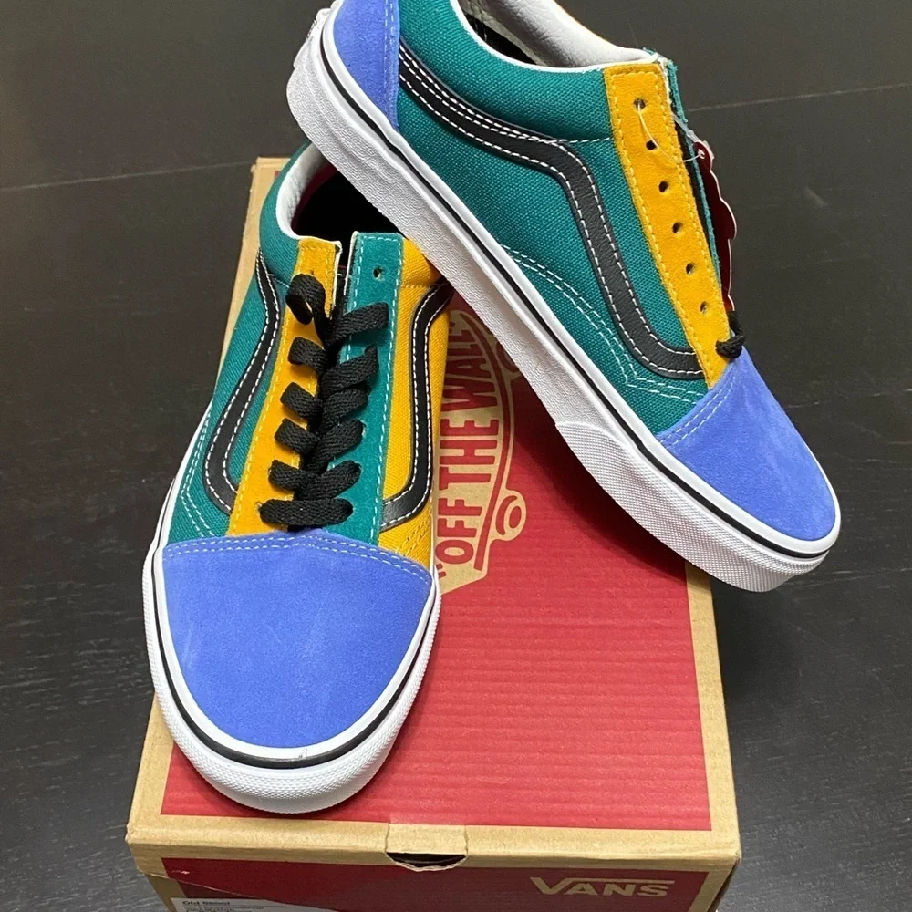 Brand New with box 5M/6.5W Vans Old Skool mix & match